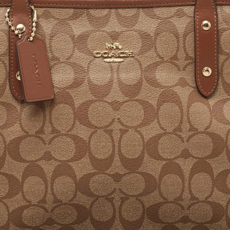 مملوكة مسبقًا Coach Beige/Brown Signature Coated Canvas and Leather City Zip Tote