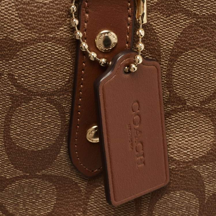 مملوكة مسبقًا Coach Beige/Brown Signature Coated Canvas and Leather City Zip Tote