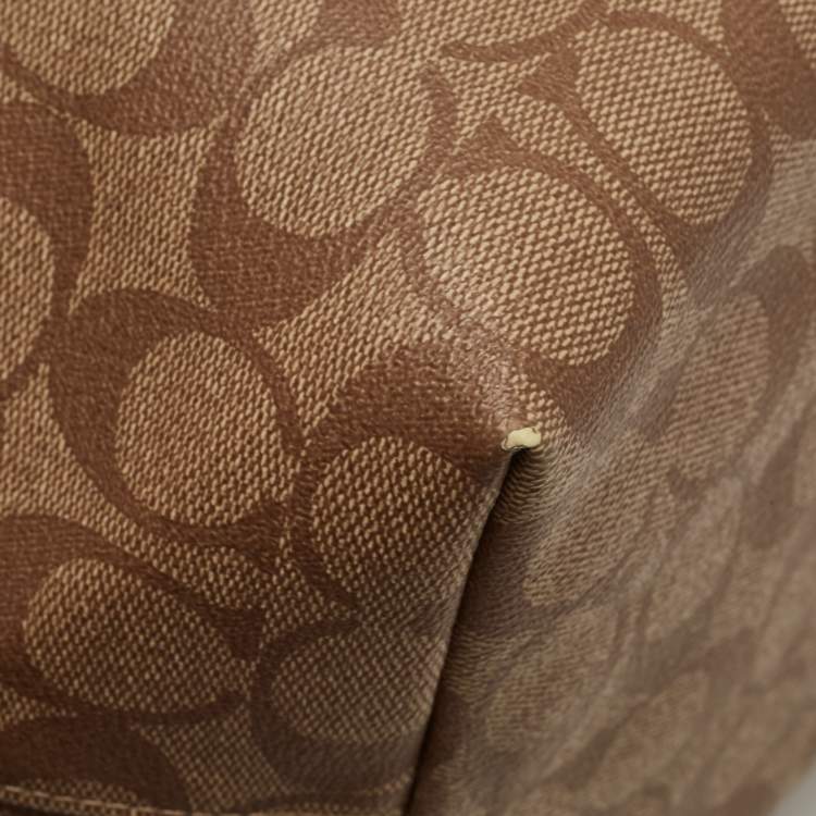 مملوكة مسبقًا Coach Beige/Brown Signature Coated Canvas and Leather City Zip Tote