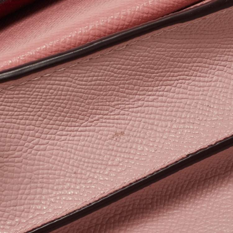 مملوكة مسبقًا Coach Pink Leather Flower/Eyelet Klare Crossbody Bag