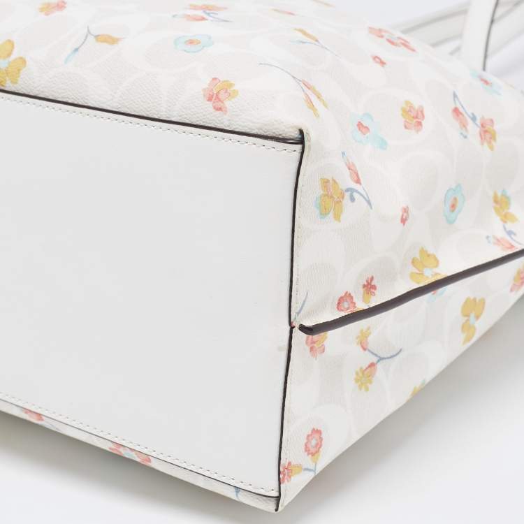 مملوكة مسبقًا Coach White Signature Coated Canvas and Leather Floral Print City Tote