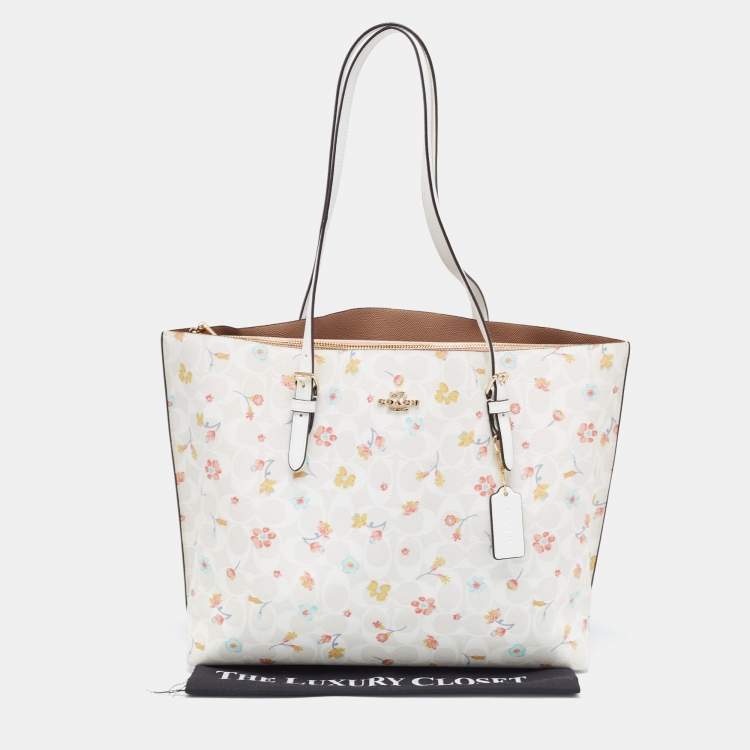 مملوكة مسبقًا Coach White Signature Coated Canvas and Leather Floral Print City Tote