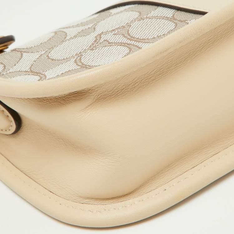 مملوكة مسبقًا Coach Beige/Cream Signature Canvas and Leather Swinger Pochette Bag