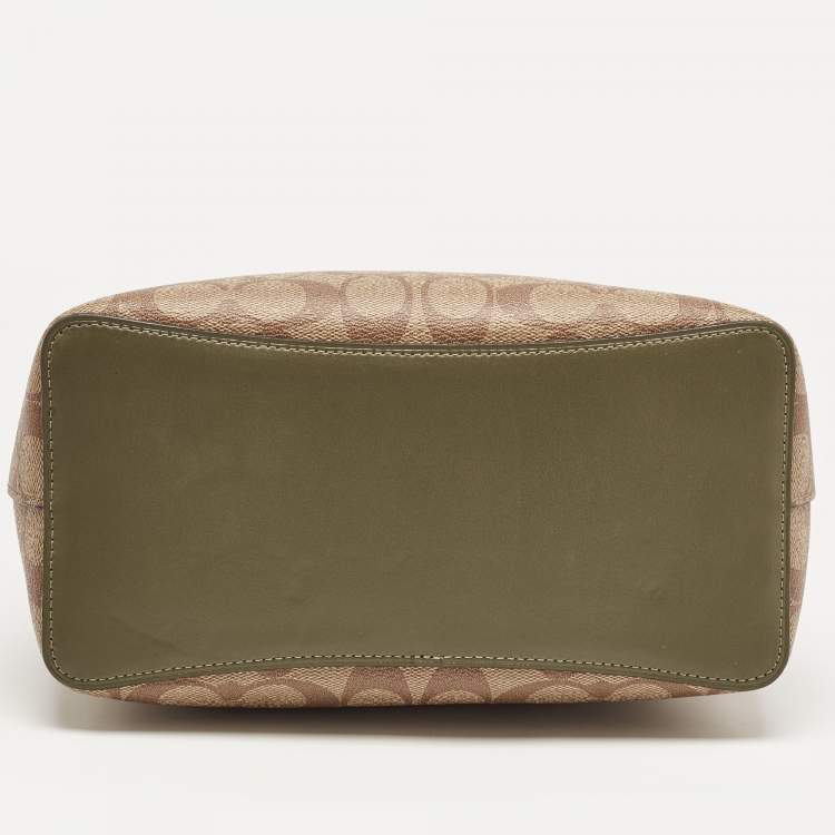 Pre Owned Coach Beige/Green Signature Coated Canvas and Leather Town Bucket Bag