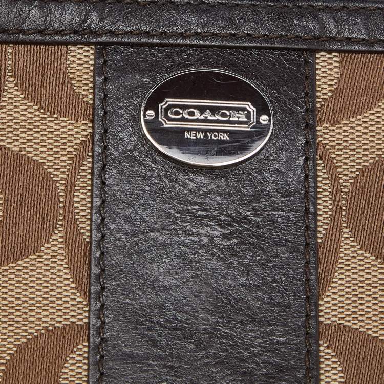 Pre Owned Coach Brown/Beige Signature Canvas and Leather Zip Wristlet Pouch