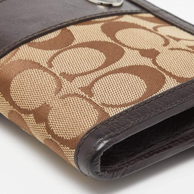 Pre Owned Coach Brown/Beige Signature Canvas and Leather Zip Wristlet Pouch