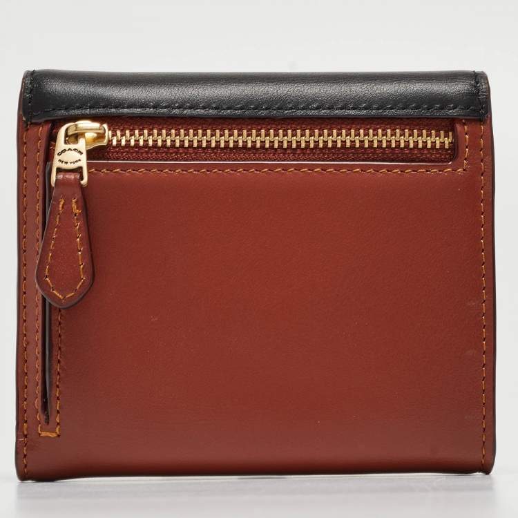 Pre Owned Coach Tricolor Signature Coated Canvas and Leather Small Wyn Wallet