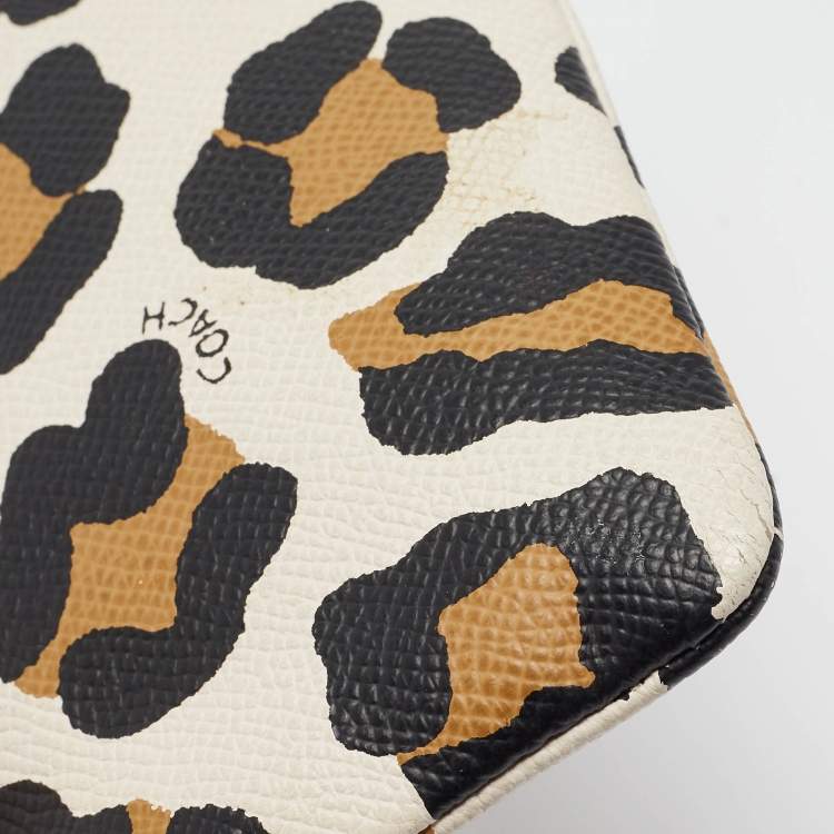Pre Owned Coach Black/Brown Leopard Print Leather Zip Wristlet Pouch