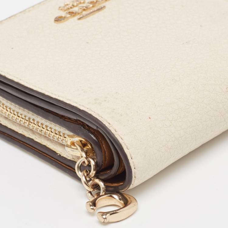 Pre Owned Coach Off White/Brown Leather Snap Compact Wallet