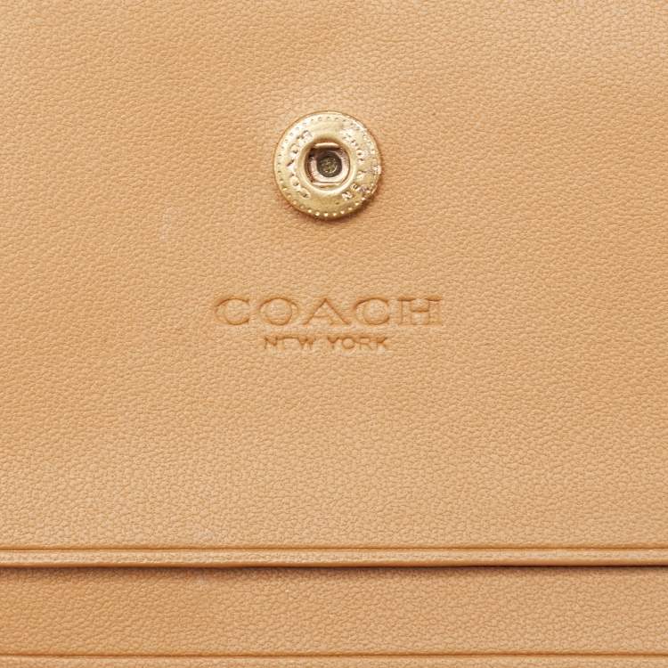 Pre Owned Coach Off White/Brown Leather Snap Compact Wallet