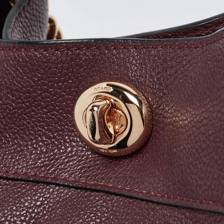 مملوكة مسبقًا Coach Burgundy Leather Turnlock Edie Shoulder Bag