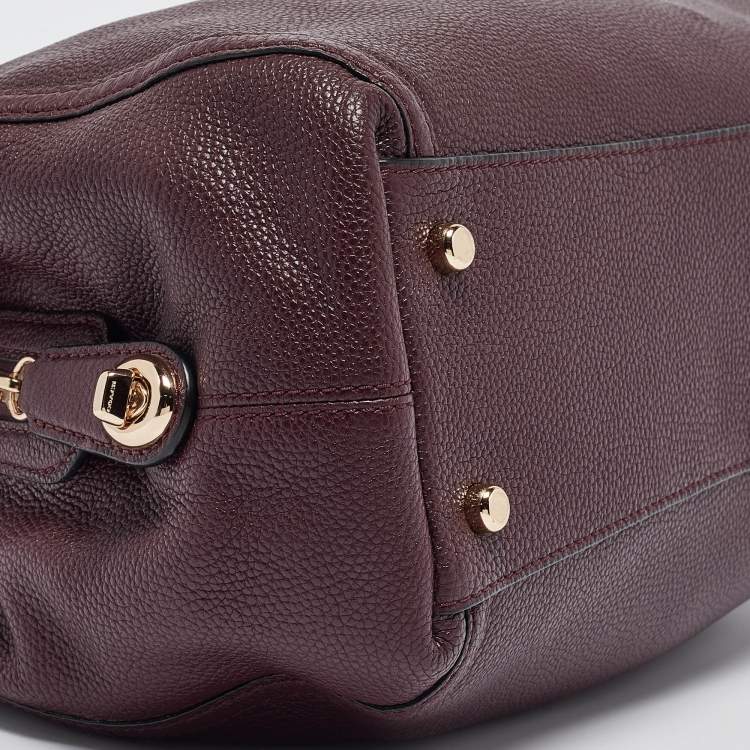 مملوكة مسبقًا Coach Burgundy Leather Turnlock Edie Shoulder Bag
