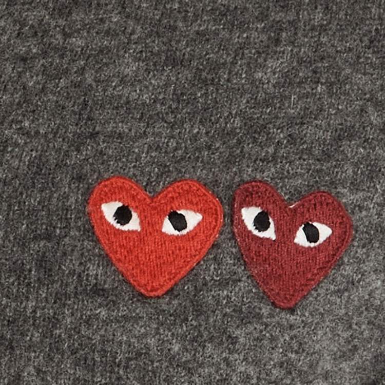 Pre Owned """Comme des Garçons كنزة صوفية رمادية برقبة على شكل V بقلبين مزدوجين - صغير جداً"""
