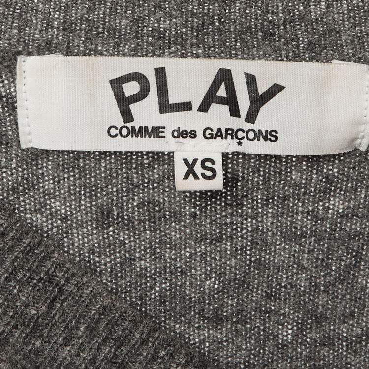 Pre Owned """Comme des Garçons كنزة صوفية رمادية برقبة على شكل V بقلبين مزدوجين - صغير جداً"""