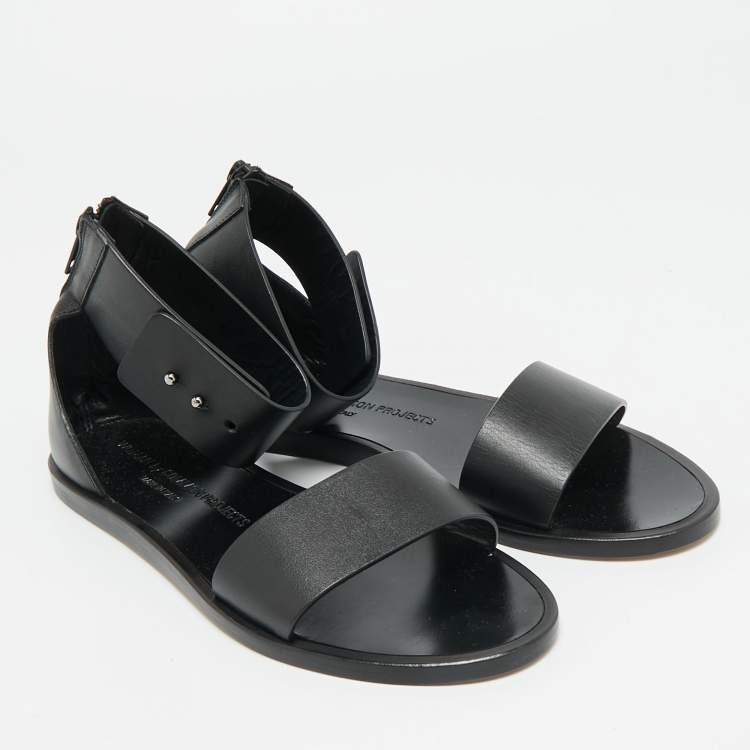 مملوكة مسبقًا Common Projects Track Classic Size 37 Black Leather Ankle Strap Flat Sandals