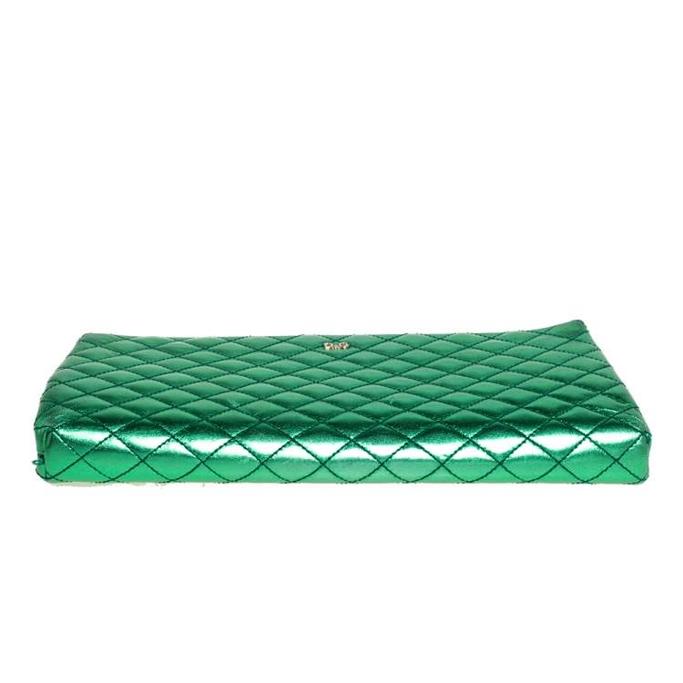 Pre Owned D & G Metallic Green Quilted Leather Vania Chain Clutch