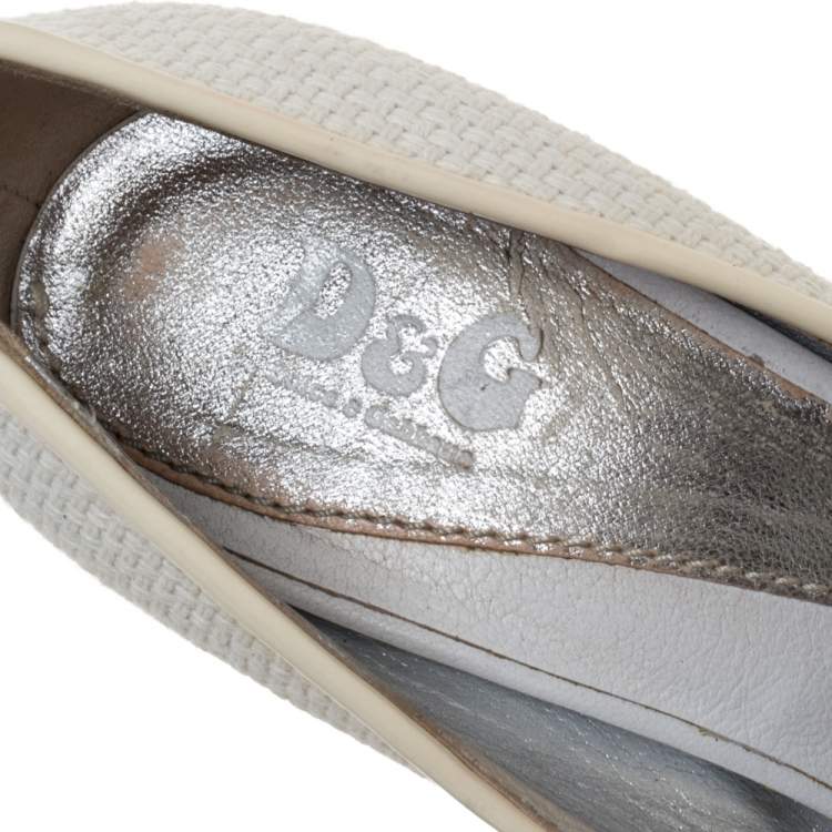 Pre Owned D&G White/Cream Woven Fabric And Patent Leather Buckle Peep Toe Pumps Size 38