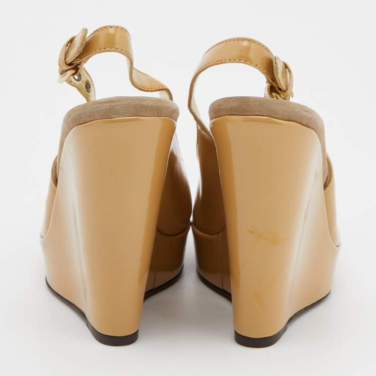 Pre Owned D&G Beige Patent Leather Peep Toe Slingback Wedge Sandals Size 38.5