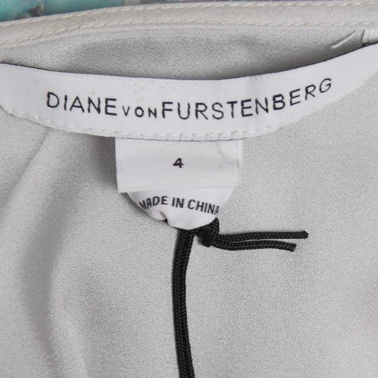 مملوكة مسبقًا Diane Von Furstenberg Grey/blue Leopard Rain Spots Printed Silk Delancey Short Wrap Dress S