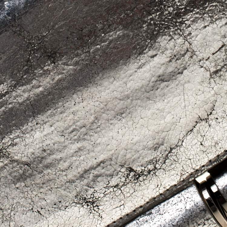 Pre Owned Diane Von Furstenberg Silver Metallic Leather Bonnie Foldover Clutch