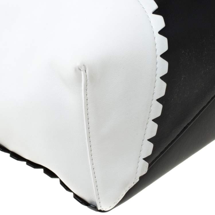 Pre Owned Diane Von Furstenberg Black/White Leather Wristlet