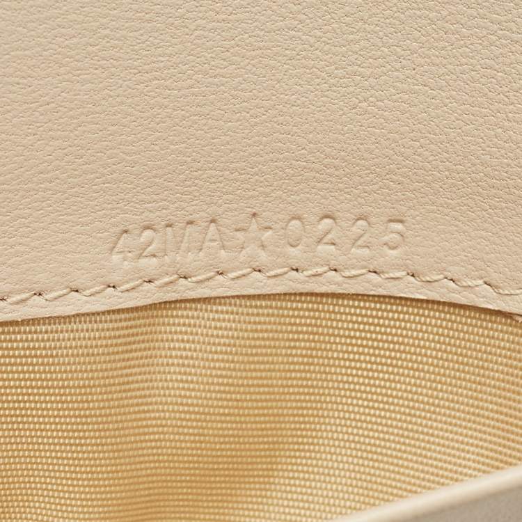 مملوكة مسبقًا Dior Beige Macrocannage Leather Miss Caro Passport Holder