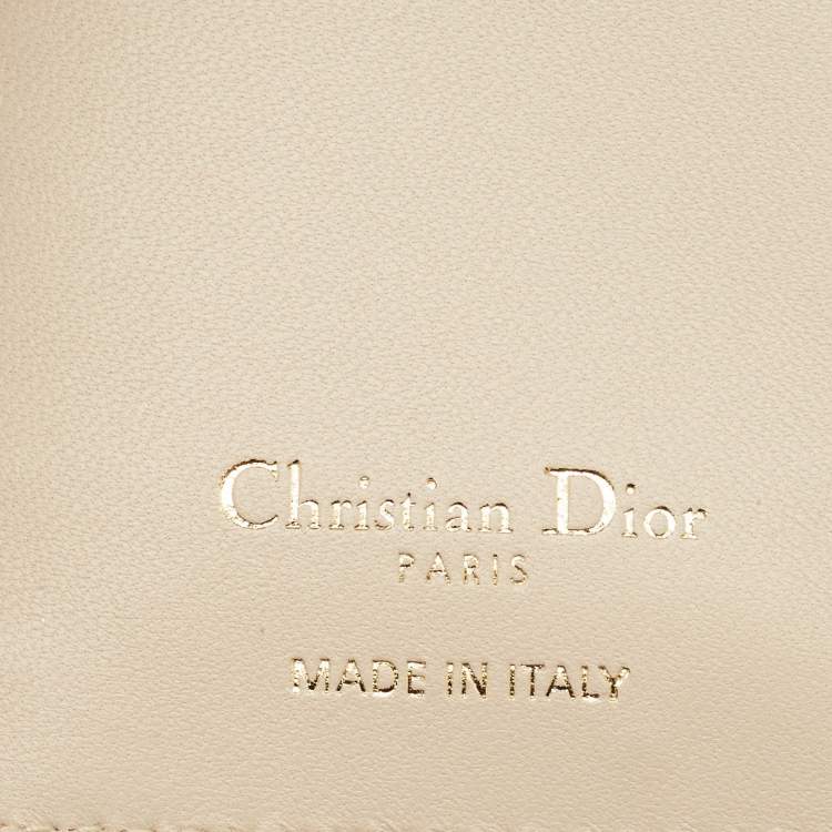 مملوكة مسبقًا Dior Beige Macrocannage Leather Miss Caro Passport Holder