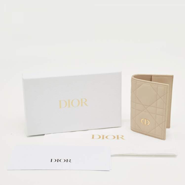 مملوكة مسبقًا Dior Beige Macrocannage Leather Miss Caro Passport Holder