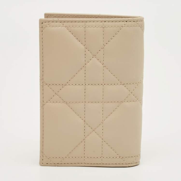 مملوكة مسبقًا Dior Beige Macrocannage Leather Miss Caro Passport Holder