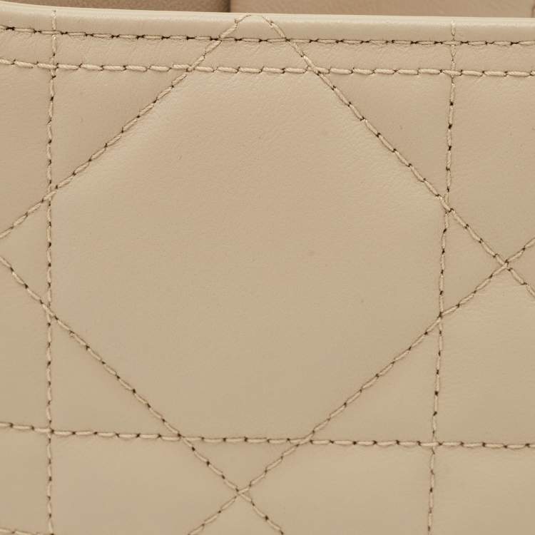 مملوكة مسبقًا Dior Beige Macrocannage Leather Miss Caro Passport Holder