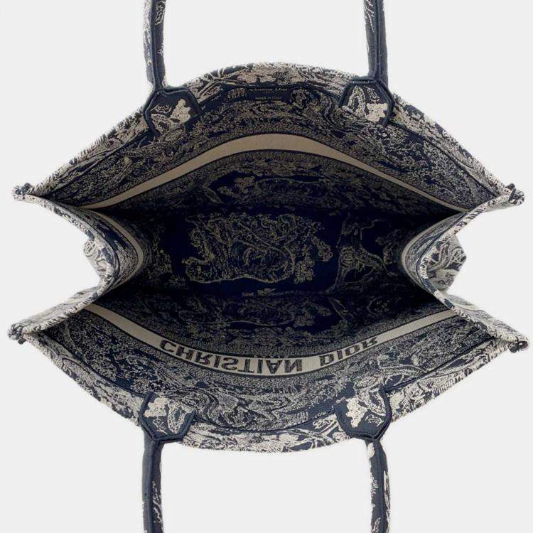 مملوكة مسبقًا Dior Navy Blue/White Reverse Toile de Jouy Canvas Book Tote Bag  