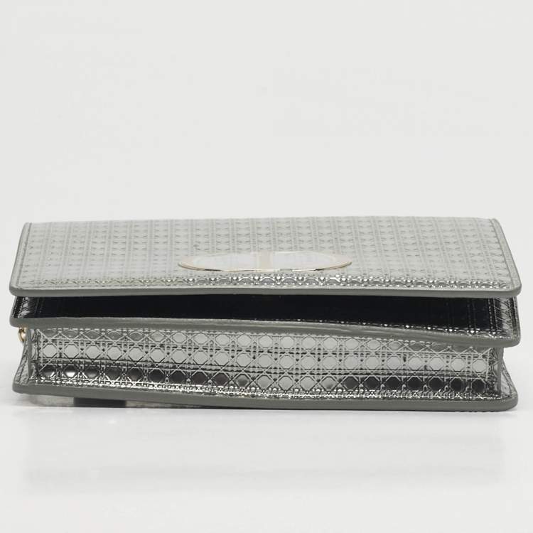 Pre Owned Dior 2in1 30 Montaigne Silver Microcannage Patent Leather Pouch Bag