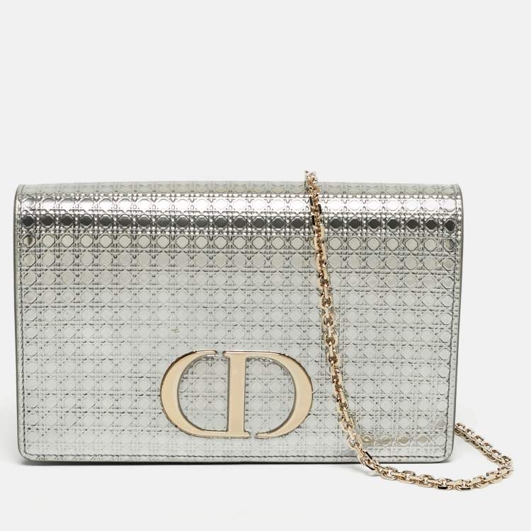 Pre Owned Dior 2in1 30 Montaigne Silver Microcannage Patent Leather Pouch Bag
