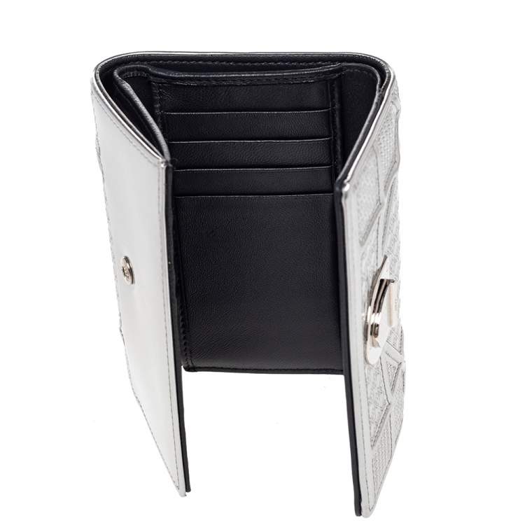 Pre Owned Dior Metallic Silver Micro Cannage Leather Diorama Wallet