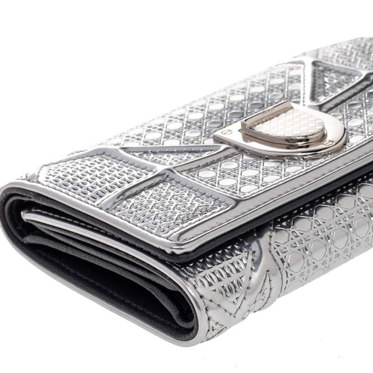 Pre Owned Dior Metallic Silver Micro Cannage Leather Diorama Wallet