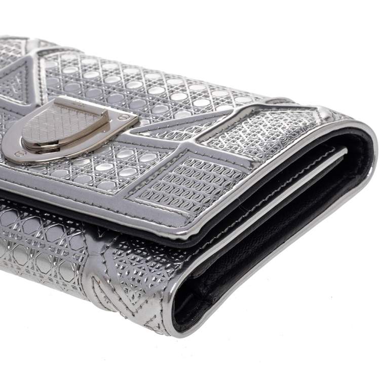 Pre Owned Dior Metallic Silver Micro Cannage Leather Diorama Wallet