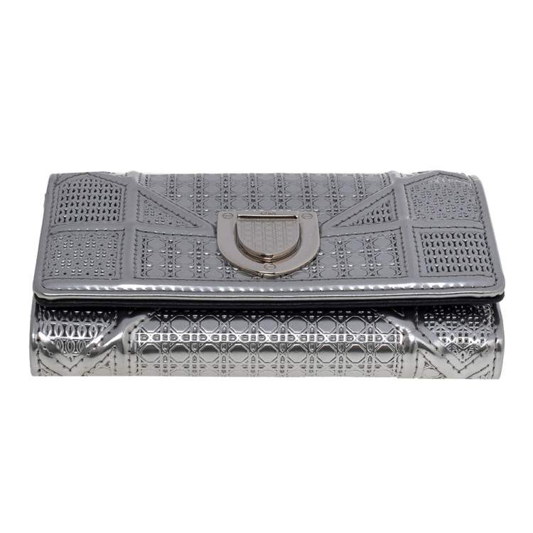 Pre Owned Dior Metallic Silver Micro Cannage Leather Diorama Wallet