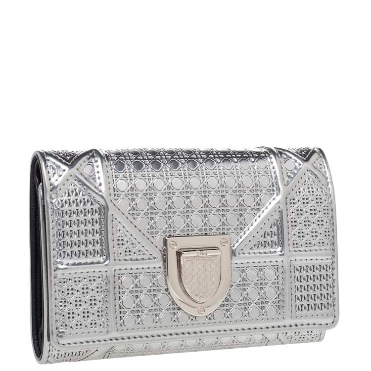 Pre Owned Dior Metallic Silver Micro Cannage Leather Diorama Wallet