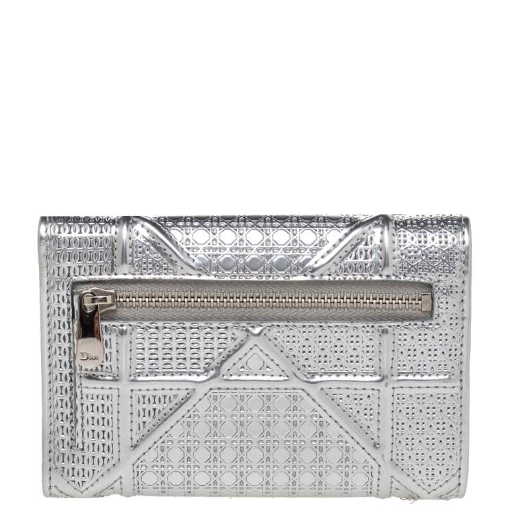 Pre Owned Dior Metallic Silver Micro Cannage Leather Diorama Wallet