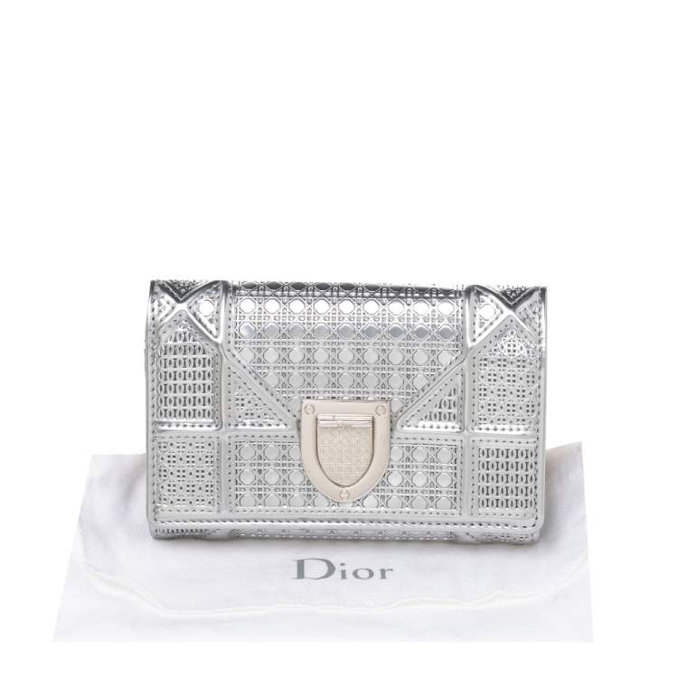 Pre Owned Dior Metallic Silver Micro Cannage Leather Diorama Wallet
