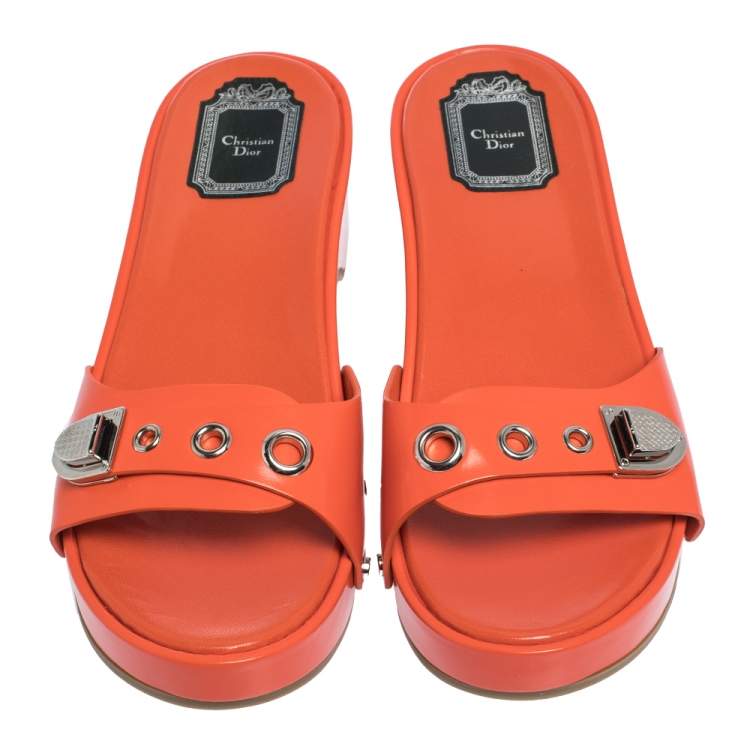 مملوكة مسبقًا Dior Neon Orange Leather Buckle Detail Platform Slide Sandals Size 37.5