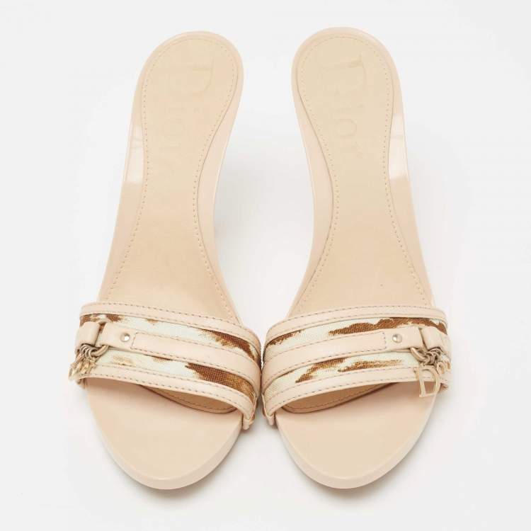 مملوكة مسبقًا Dior Beige/Brown Canvas And Leather Open Toe Slide Sandals Size 40.5