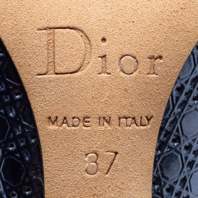 مملوكة مسبقًا Dior Metallic Blue Cannage Patent Leather Cherie Pointed Toe Pumps Size 37