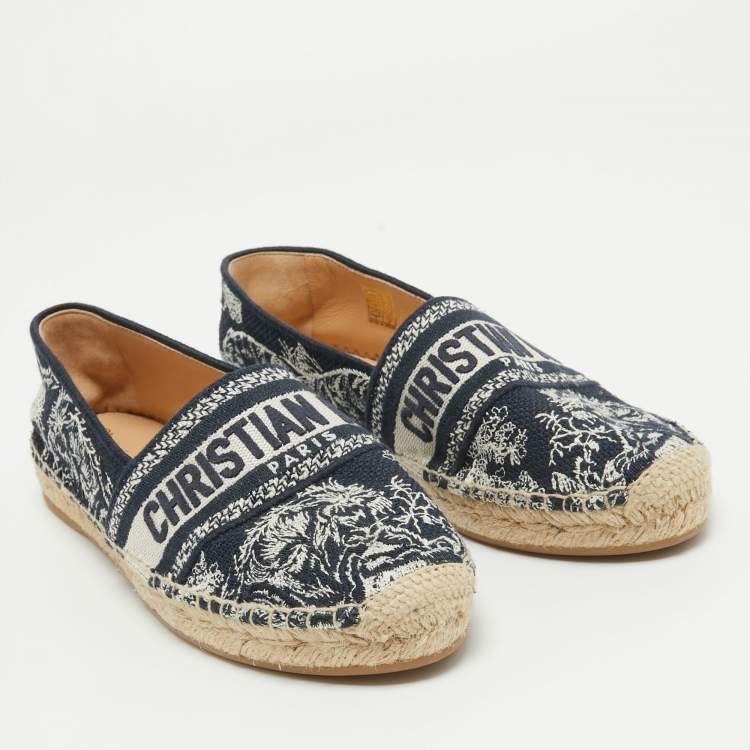 مملوكة مسبقًا Dior Navy Blue/White Embroidered Canvas Granville Espadrille Flats Size 38