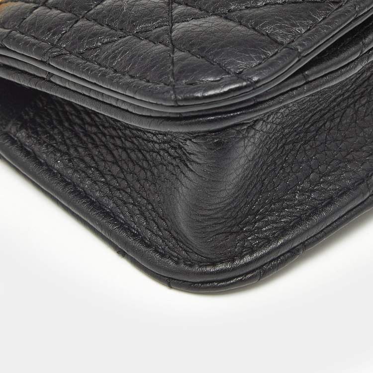 Pre Owned جراب ايربودز كاروه ديور جلد كاناج أسود مع سلسلة