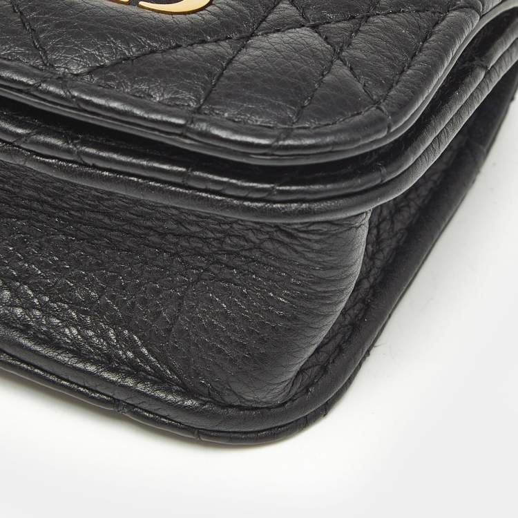 Pre Owned جراب ايربودز كاروه ديور جلد كاناج أسود مع سلسلة