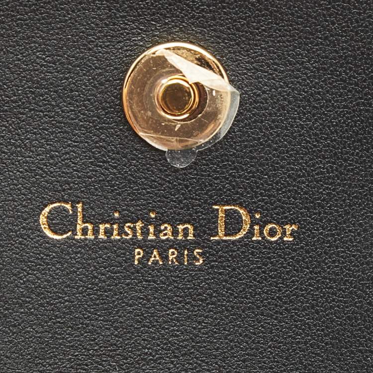 Pre Owned جراب ايربودز كاروه ديور جلد كاناج أسود مع سلسلة