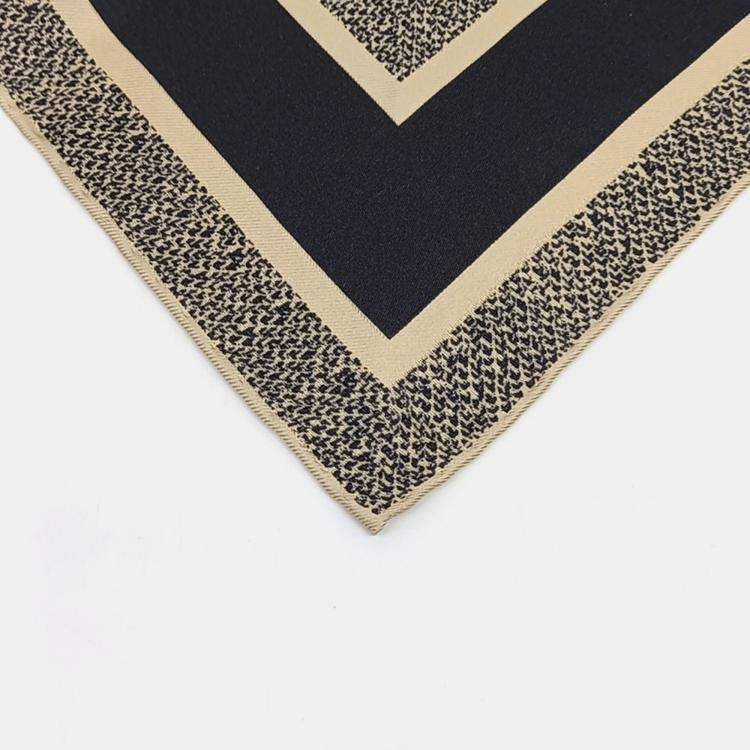 مملوكة مسبقًا Dior Beige/Navy Blue Silk Scarf