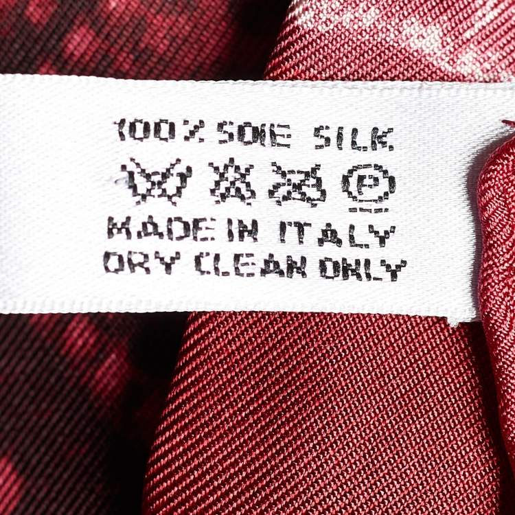 مملوكة مسبقًا Christian Dior Burgundy Snake Print Silk Scarf