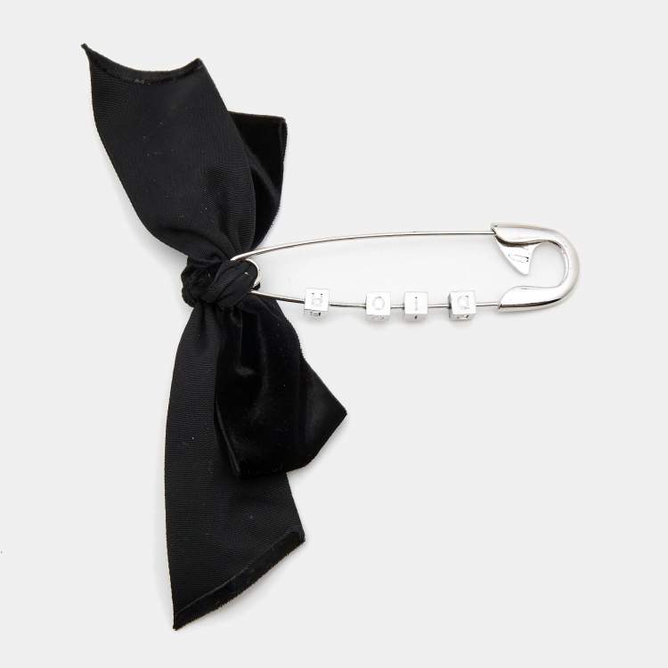 Pre Owned Dior Saftey Pin Velvet Silver Tone Brooch